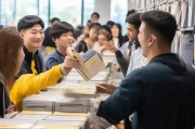 滴滴车主手册怎么领取？