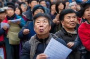 郑州契税补贴申请热潮，市民排队等候，政策红利释放引关注